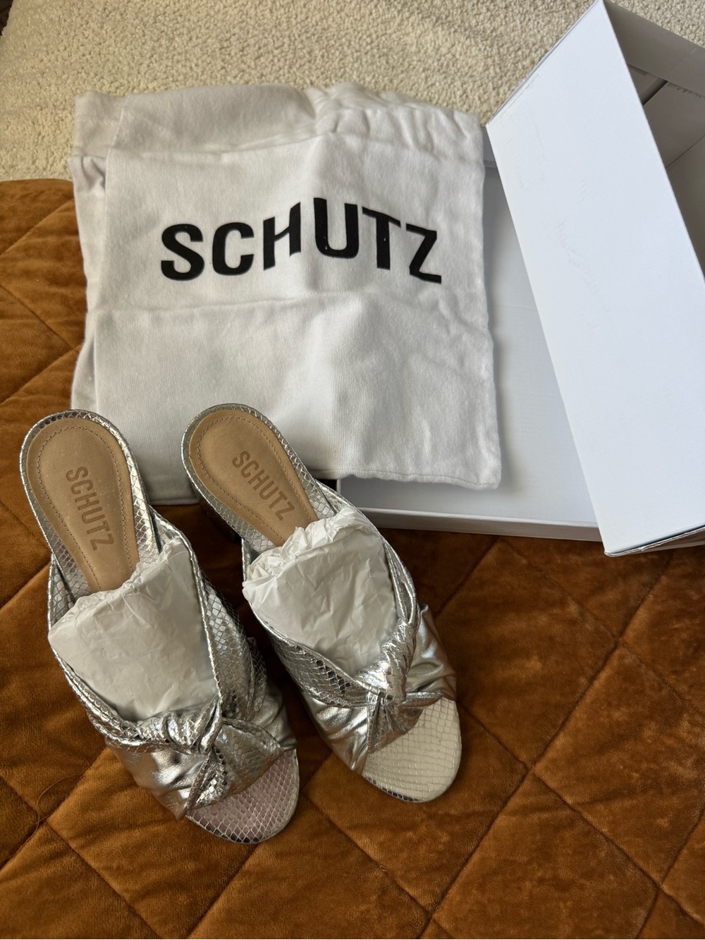 SCHUTZ Mindy block heels in metallic silver snakeskin. Worn once EUC